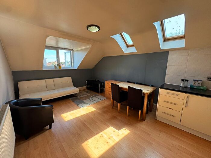 2 Bedroom Flat To Rent In Lampton Road, Hounslow, TW3