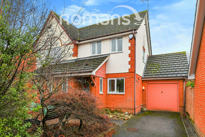 2 Bedroom Semi-Detached House To Rent In Davy Close, Wokingham, RG40