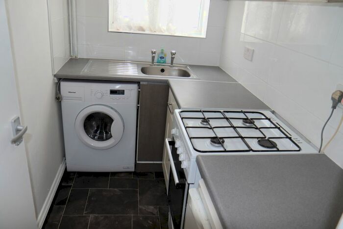 Studio To Rent In Crawley Road, LU1