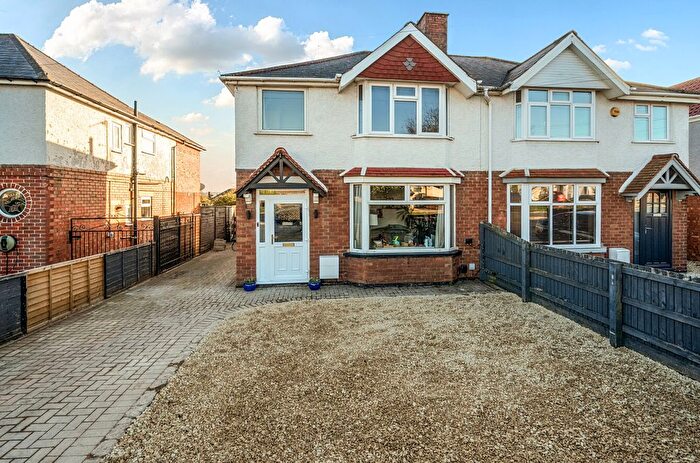 3 Bedroom Semi Detached House For Sale In Oxford Road, Stratton St Margaret, Swindon, SN3
