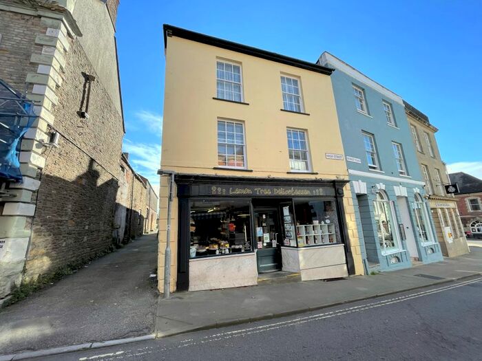 2 Bedroom Flat To Rent In High Street, Wincanton BA9