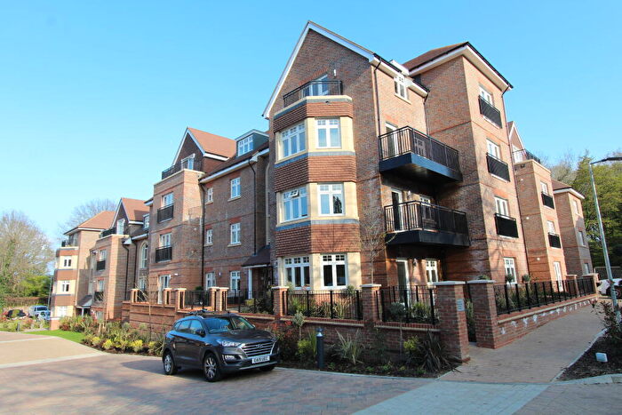1 Bedroom Apartment To Rent In Kestrel Close, Brentwood, CM15