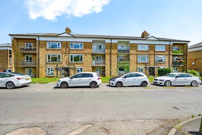 2 Bedroom Flat For Sale In Everest Way, Hemel Hempstead, HP2