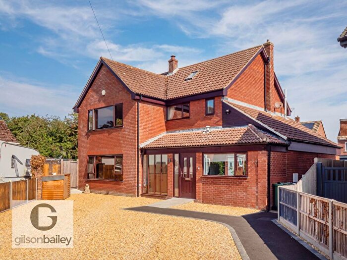 4 Bedroom Detached House For Sale In Willow Close, Lingwood, NR13