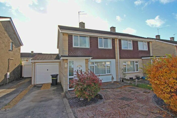 3 Bedroom Semi-Detached House To Rent In Woodhayes Road, Frome, BA11
