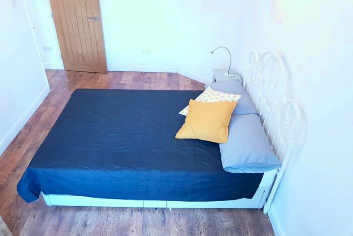 3 Bedroom Flat To Rent In Templecombe Road, London, E9
