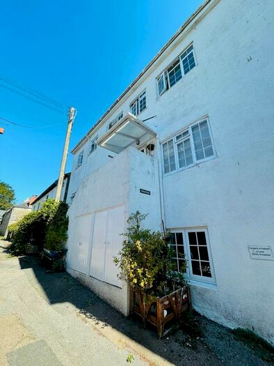 2 Bedroom Flat To Rent In Orchard House, Newlyn, Penzance, TR18