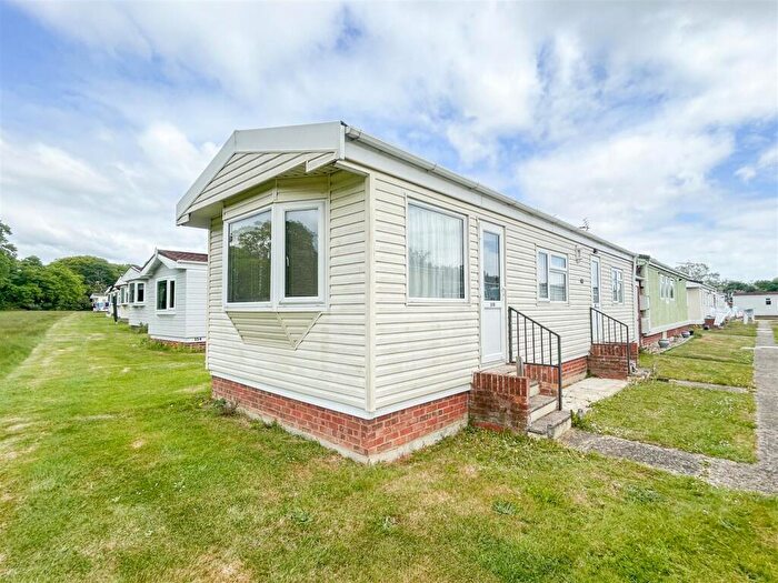 2 Bedroom Park Home For Sale In Meadowview Park, St. Osyth Road, Little Clacton, CO16