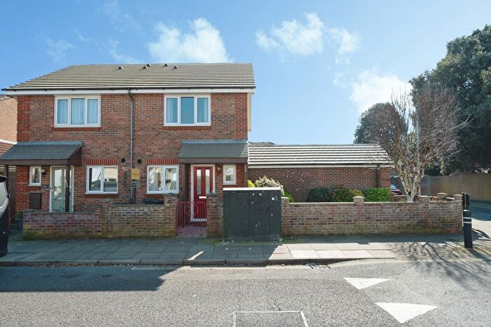 2 Bedroom Detached House For Sale In Henderson Road, Southsea, Hampshire, PO4