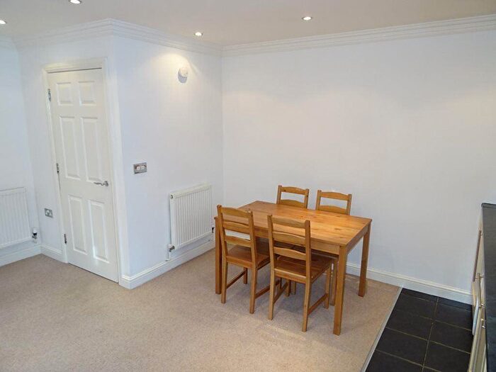 2 Bedroom Apartment To Rent In Flat B, Hallamgate Road, S10