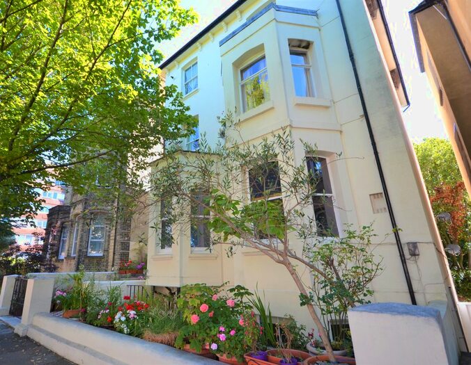 1 Bedroom Flat To Rent In Selborne Road, Hove, BN3
