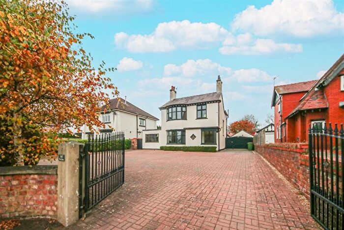 4 Bedroom Detached House For Sale In Liverpool Road, Birkdale, Southport, PR8