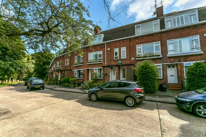 2 Bedroom Maisonette To Rent In Cheyne Court, Banstead, SM7