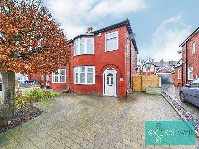 3 Bedroom Semi Detached House For Sale In Warwick Road, Worsley, Manchester, M28