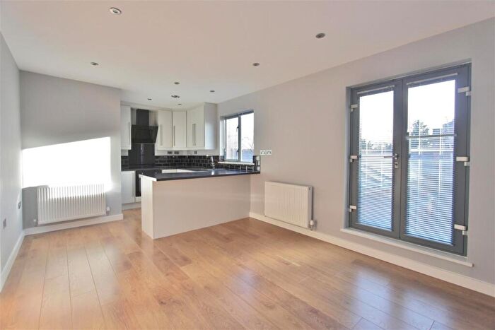 2 Bedroom Flat To Rent In Middlewood Rise, Sheffield, S6