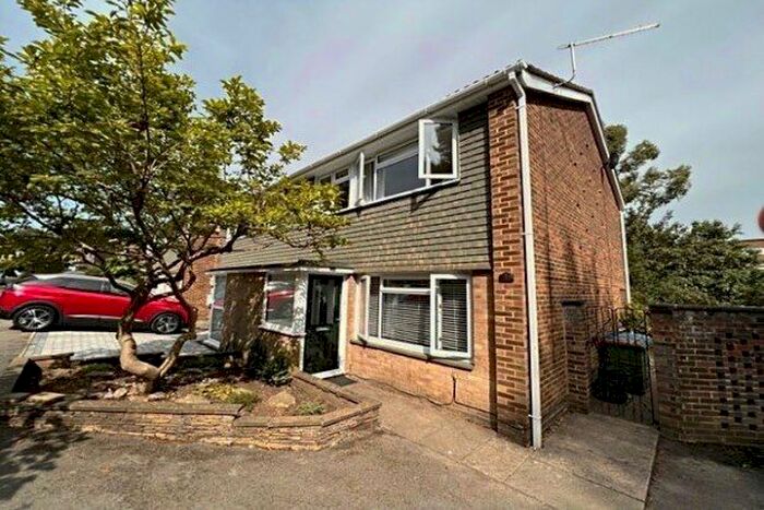 3 Bedroom Semi-Detached House To Rent In Beechwood Gardens, Southampton, SO18