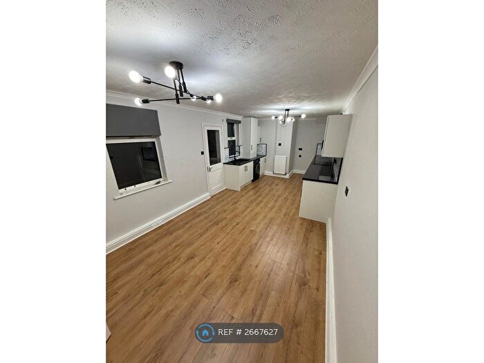 4 Bedroom Semi-detached House To Rent In Foxhall Road, Ipswich, IP3