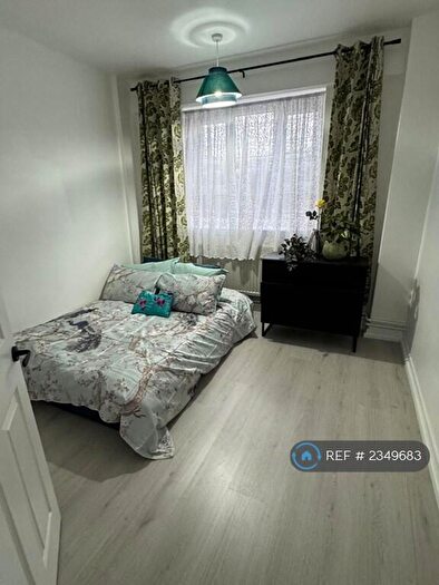 3 Bedroom Flat To Rent In Penrose Street, London, SE17