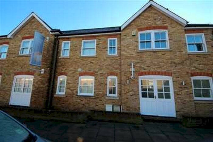 1 Bedroom Flat To Rent In Hampton Wick, KT1