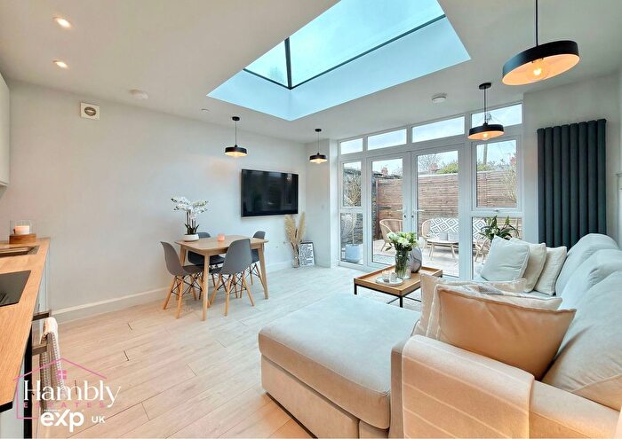 1 Bedroom Flat For Sale In Llanishen Road, Cardiff, CF14