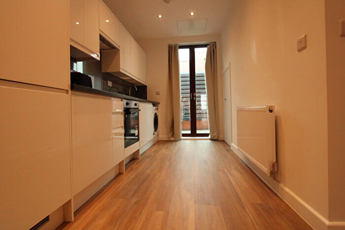 1 Bedroom Flat To Rent In Flat B, Rye Lane, Southwark, London, SE15