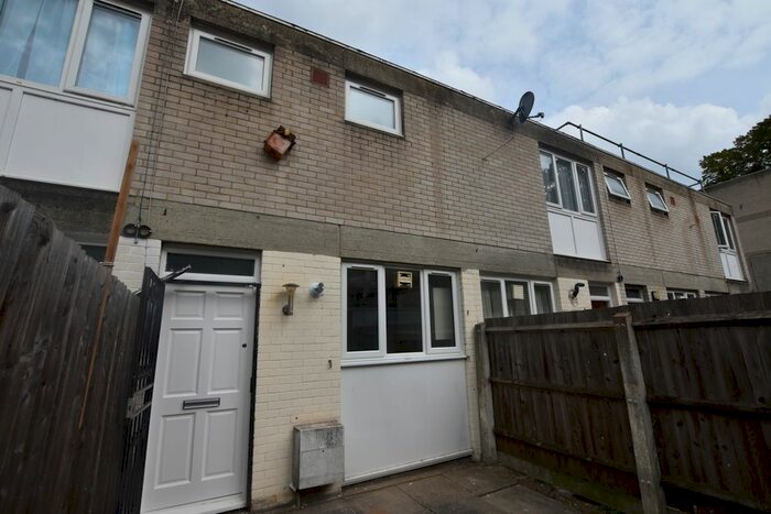 3 Bedroom Maisonette To Rent In Northwood Way, London, SE19