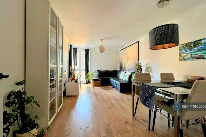 2 Bedroom Flat To Rent In Celandine Drive, London, E8