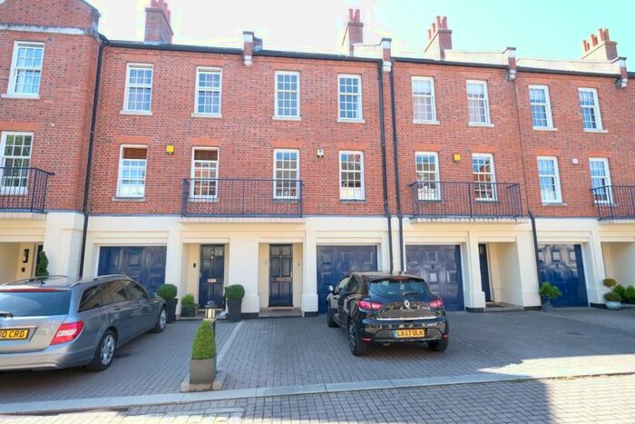 3 Bedroom Town House To Rent In Quayside Walk, SO40