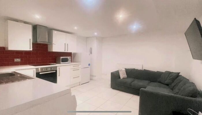 3 Bedroom Flat To Rent In Balmoral Road, Liverpool, L6