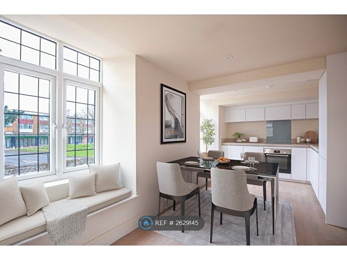 3 Bedroom Flat To Rent In Willow Tree Apartments, Yate, Bristol, BS37