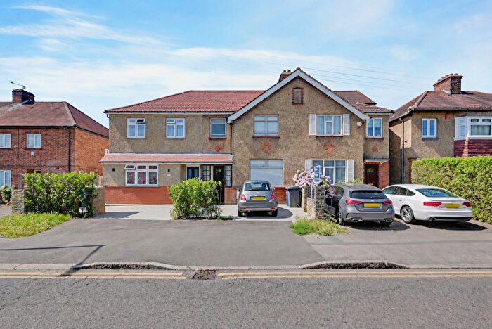 3 Bedroom Terraced House For Sale In Chesterfield Road, Barnet, EN5