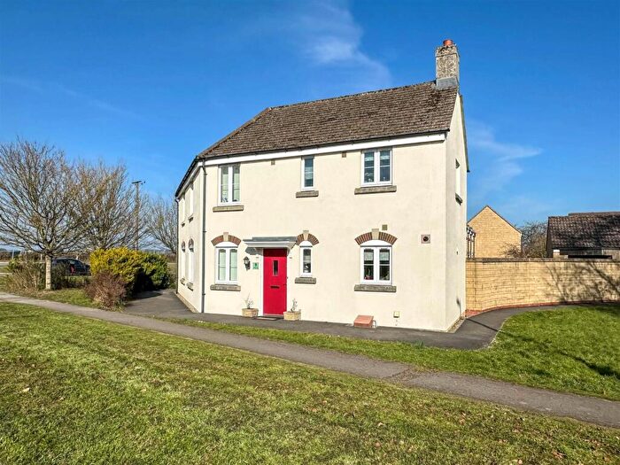 3 Bedroom Semi-Detached House For Sale In Tetbury Hill, Malmesbury, SN16