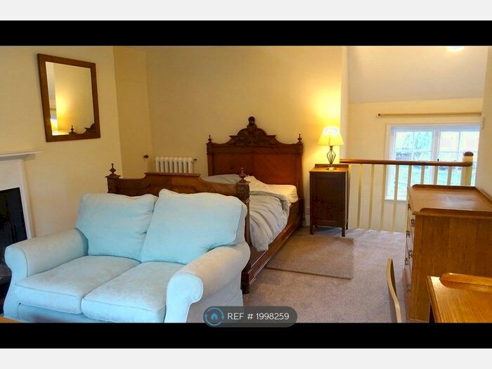 Studio To Rent In Standford Lane, Bordon, GU35