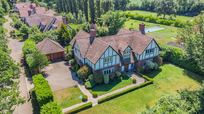 5 Bedroom Detached House For Sale In Woods Grove, Waltham St. Lawrence, Reading, RG10