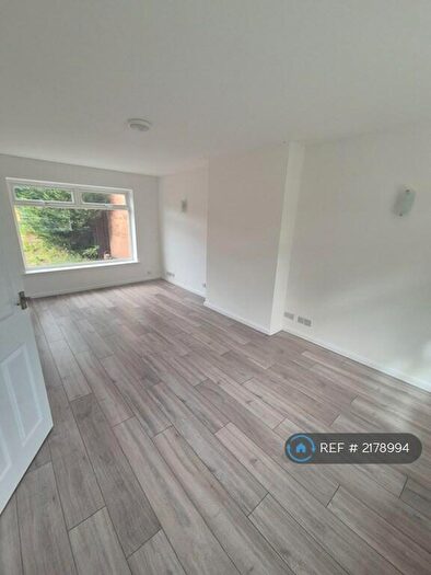 3 Bedroom Semi-Detached House To Rent In Wollaton Vale, Nottingham, NG8