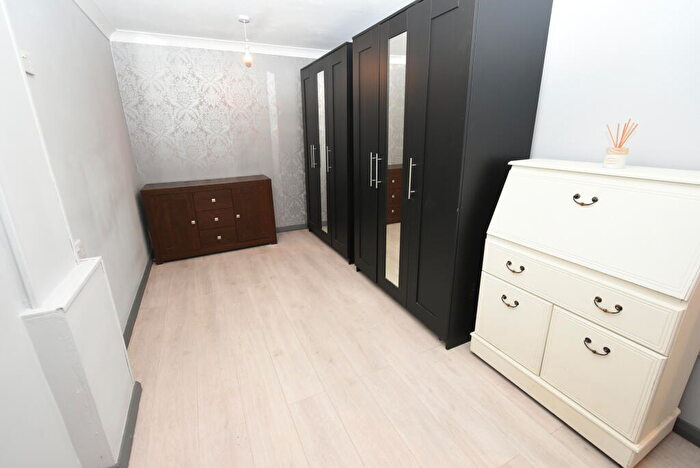 1 Bedroom Bungalow For Sale In Landsburg Road, Canvey Island, Essex, SS8