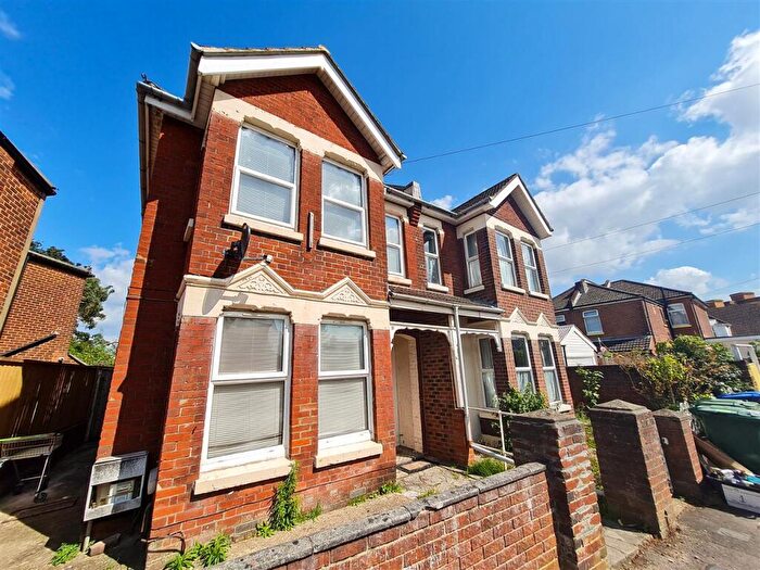 4 Bedroom Semi-Detached House To Rent In Newcombe Road, Southampton, SO15