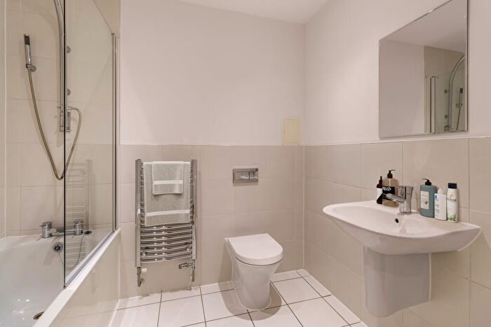 1 Bedroom Apartment To Rent In Lindfield Street, London, E14