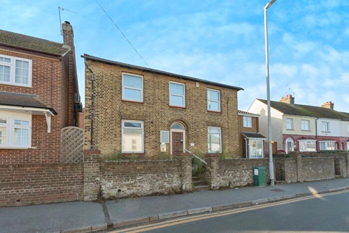 Detached House For Sale In Lower Higham Road, Gravesend, Kent, DA12