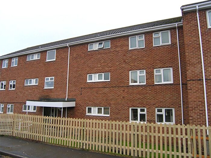 2 Bedroom Flat To Rent In Middle Stream Close, Bridgwater, Somerset, TA6