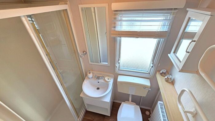 2 Bedroom Mobile/park Home For Sale In Dymchurch Road, New Romney, TN28