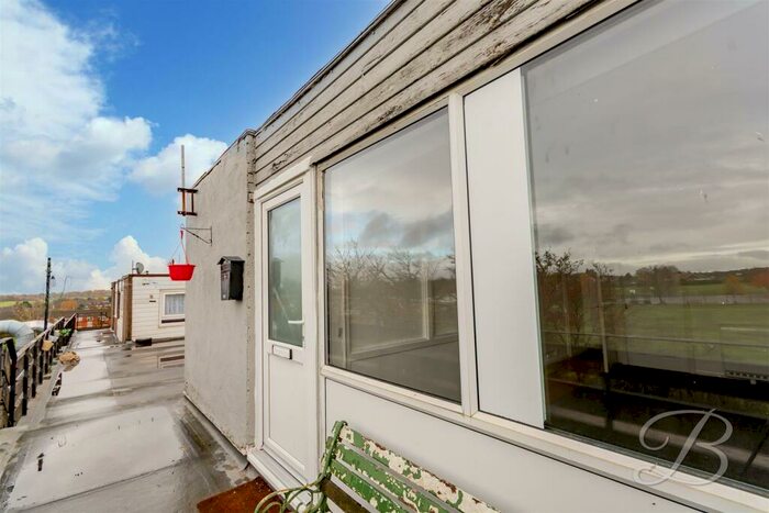 2 Bedroom Flat To Rent In Ling Forest Court, Mansfield, NG18