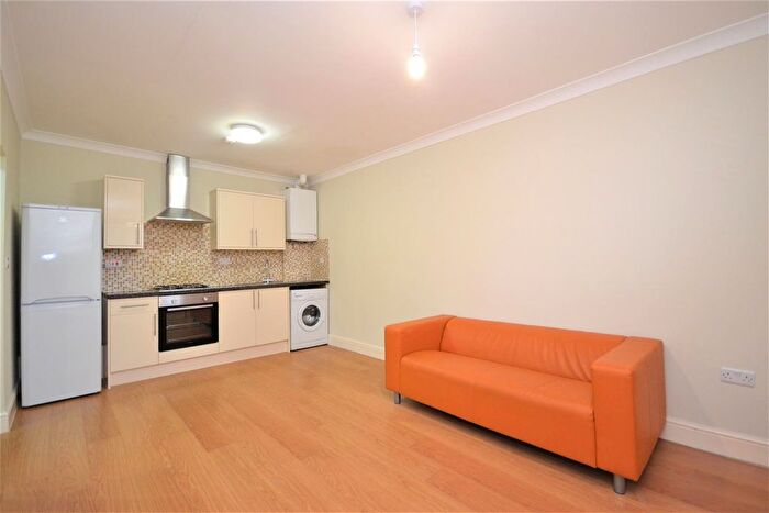 Studio To Rent In Lea Bridge Road, London, E10