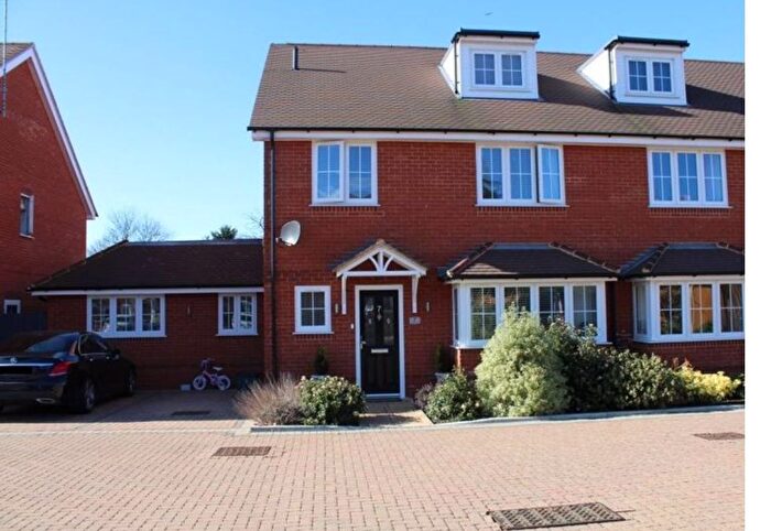 5 Bedroom Semi-Detached House To Rent In High Wycombe, HP12