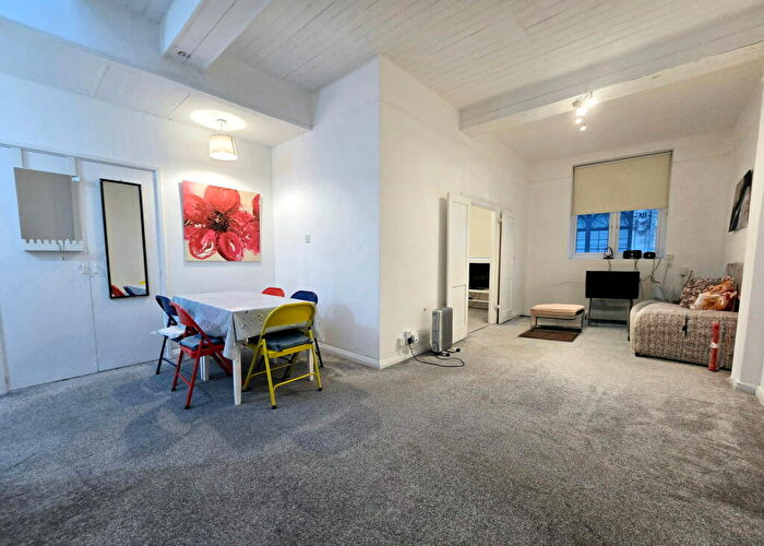 1 Bedroom Flat To Rent In St. John's Road, Clapham Junction, SW11