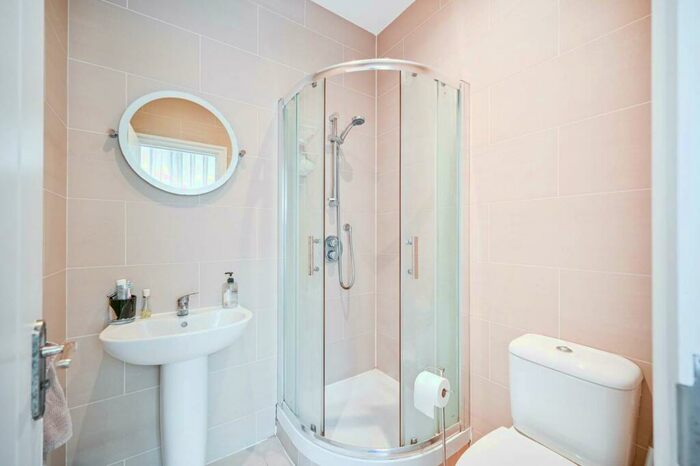 1 Bedroom Flat To Rent In Hatch Lane, Windsor, SL4