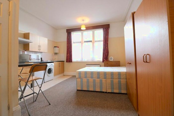 Studio To Rent In Castlebar Hill, Ealing, London. W5