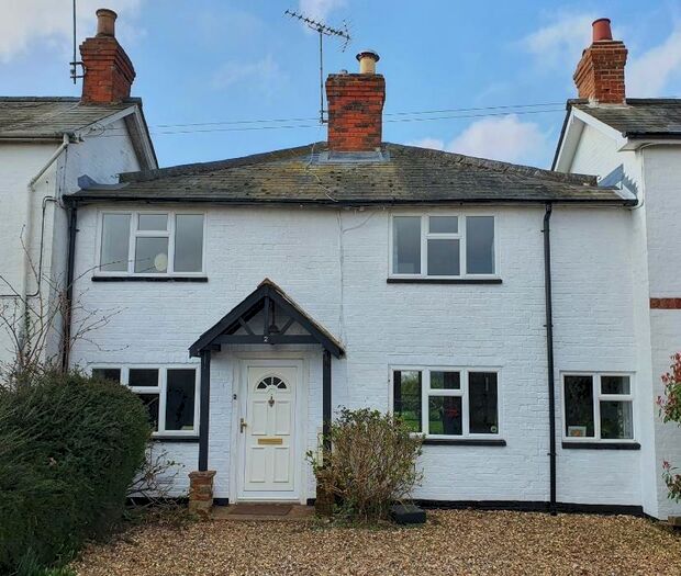 3 Bedroom Cottage For Sale In White Cottages, Upper Culham, Reading, RG10