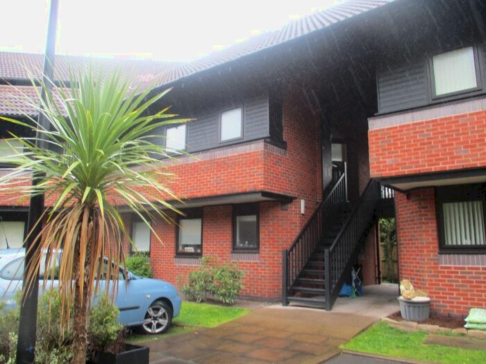 2 Bedroom Flat To Rent In Hamnett Court, Birchwood, WA3
