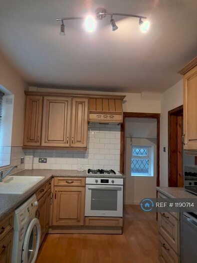 3 Bedroom Semi-Detached House To Rent In Newland Close, Nottingham, NG8